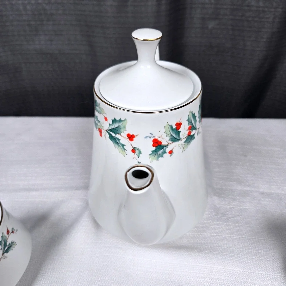 China Pearl Noel Fine China Christmas Teapot Sugar Creamer Set Holly Berry Gold